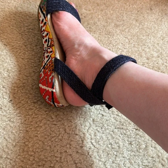 AZTEC - Strap Sandals - Size 7 - Picture 7 of 10